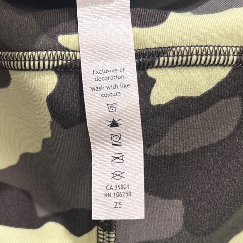 Lululemon Camo Leggings 25 - Picture 4 of 8